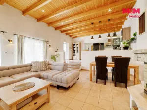 Prodej rodinného domu, Valy, Na Stráni, 238 m2