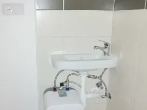 Pronájem kanceláře, Hradec Králové, Gočárova třída, 19 m2