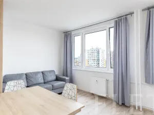 Pronájem bytu 1+kk, Praha - Záběhlice, Topolová, 31 m2