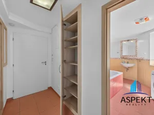 Pronájem bytu 2+kk, Praha - Holešovice, Tovární, 64 m2
