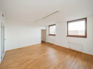 Pronájem bytu 4+1, Praha - Smíchov, Štefánikova, 147 m2