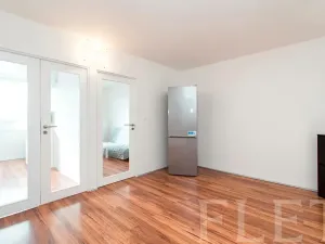 Pronájem bytu 2+kk, Praha - Karlín, Molákova, 42 m2