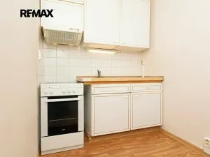 Pronájem bytu 1+1, Praha - Kobylisy, Jelínkova, 33 m2
