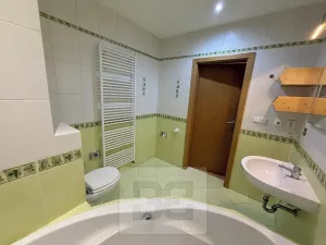 Pronájem bytu 2+kk, Praha - Pitkovice, Křemenáčová, 49 m2
