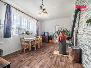 Prodej bytu 3+1, Suchomasty, 74 m2