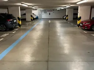 Pronájem garážového stání, Praha - Řepy, Zrzavého, 18 m2