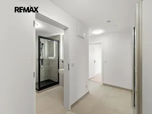 Pronájem bytu 2+kk, Praha - Strašnice, Strančická, 48 m2