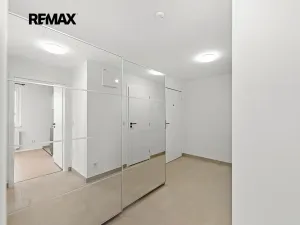 Pronájem bytu 2+kk, Praha - Strašnice, Strančická, 48 m2
