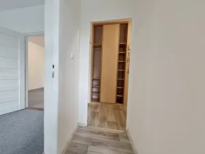 Pronájem bytu 2+1, Praha - Malešice, Káranská, 56 m2