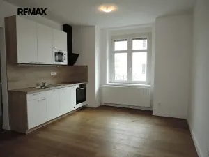 Pronájem bytu 2+kk, Praha - Smíchov, U Malvazinky, 40 m2