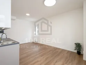 Pronájem bytu 1+kk, Pardubice, třída Míru, 32 m2