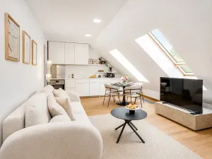 Prodej ubytování, Praha - Smíchov, Bieblova, 57 m2