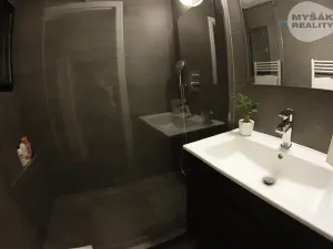 Pronájem bytu 2+kk, Praha - Karlín, Pobřežní, 56 m2