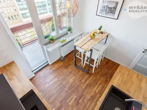 Pronájem bytu 2+kk, Praha - Karlín, Pobřežní, 56 m2