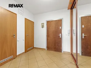 Prodej bytu 2+kk, Praha - Holešovice, Osadní, 54 m2