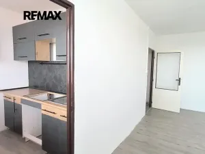 Pronájem bytu 1+1, Praha - Kobylisy, Košťálkova, 33 m2