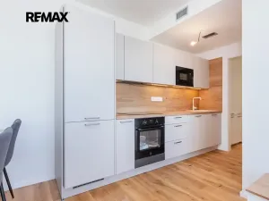 Prodej bytu 2+kk, Praha - Radlice, U Komína, 41 m2