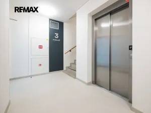 Pronájem bytu 3+kk, Praha - Modřany, Kolmanova, 77 m2