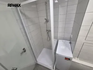 Pronájem bytu 1+1, Rosice, Komenského náměstí, 31 m2