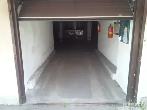 Pronájem garážového stání, Praha - Podolí, Kubištova, 16 m2