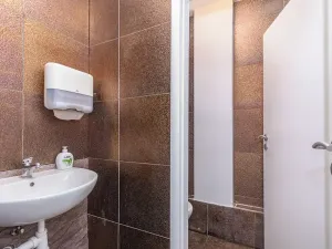Prodej obchodního prostoru, Praha - Vršovice, Petrohradská, 123 m2