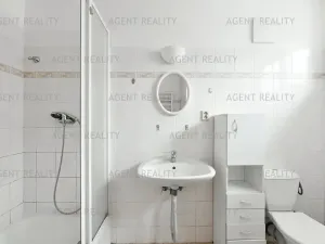Pronájem bytu 1+kk, Praha - Zbraslav, Pelzova, 35 m2