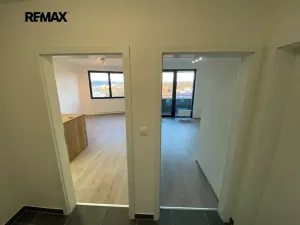 Pronájem bytu 2+kk, Praha - Modřany, Komořanská, 53 m2