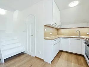 Pronájem bytu 2+kk, Plzeň, Pod Košutkou, 38 m2