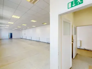 Pronájem kanceláře, Hradec Králové, Akademika Bedrny, 470 m2