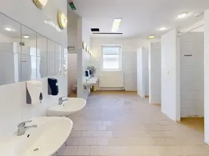 Pronájem kanceláře, Hradec Králové, Akademika Bedrny, 470 m2