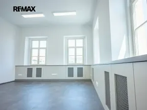 Pronájem kanceláře, Brno, Zelný trh, 102 m2