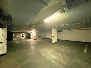 Pronájem garážového stání, Praha - Vysočany, Poděbradská, 12 m2