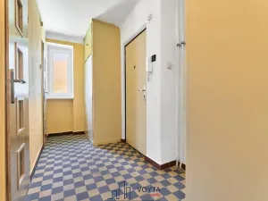 Prodej bytu 2+1, Karlovy Vary, Zbrojnická, 61 m2