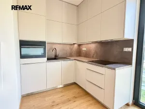 Pronájem bytu 1+kk, Praha - Košíře, Na Stárce, 39 m2