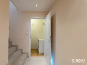 Prodej obchodního prostoru, Praha - Dejvice, Kolejní, 91 m2