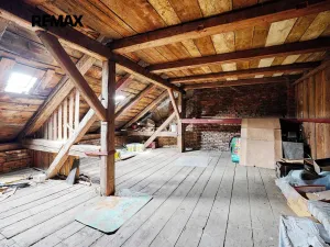 Prodej rodinného domu, Úterý, 677 m2