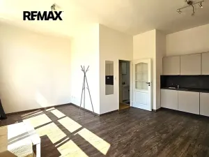 Prodej bytu 1+kk, Praha - Vršovice, Tádžická, 33 m2
