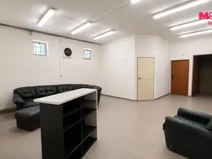 Pronájem obchodního prostoru, Louny, Pražská, 170 m2