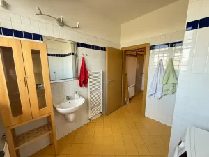 Pronájem bytu 1+kk, Praha, Českomoravská, 45 m2