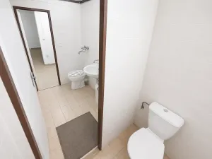 Pronájem obchodního prostoru, Praha - Horní Počernice, Komárovská, 210 m2