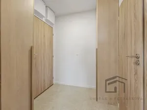 Pronájem bytu 2+kk, Praha - Nusle, U křížku, 36 m2