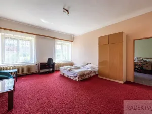 Prodej rodinného domu, Dobrovice, Palackého náměstí, 218 m2