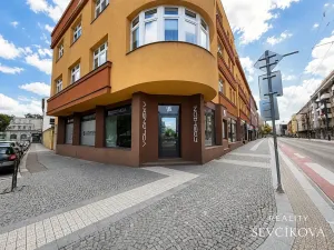 Pronájem obchodního prostoru, Hradec Králové, Dukelská třída, 137 m2