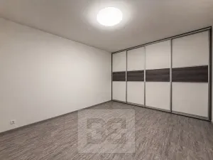 Pronájem bytu 1+kk, Praha - Háje, Matúškova, 31 m2