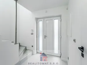 Pronájem kanceláře, Praha - Komořany, Pod lesem, 770 m2