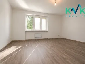 Pronájem bytu 2+1, Karlovy Vary, Závodu míru, 74 m2