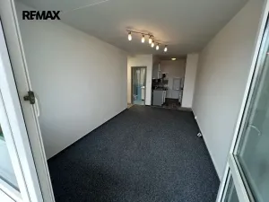 Pronájem bytu 2+kk, Praha - Kamýk, Smotlachova, 44 m2