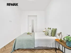 Prodej bytu 2+kk, Praha - Vinohrady, V Horní Stromce, 48 m2