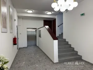 Pronájem kanceláře, Tábor, Bechyňská, 42 m2