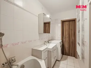 Prodej bytu 3+1, Kněževes, Štrosova, 63 m2